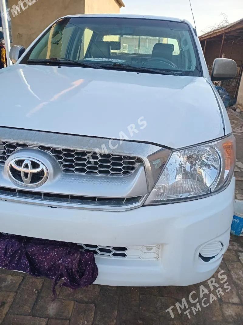 Toyota Hilux 2006 - 220 000 TMT - Ёлётен - img 2