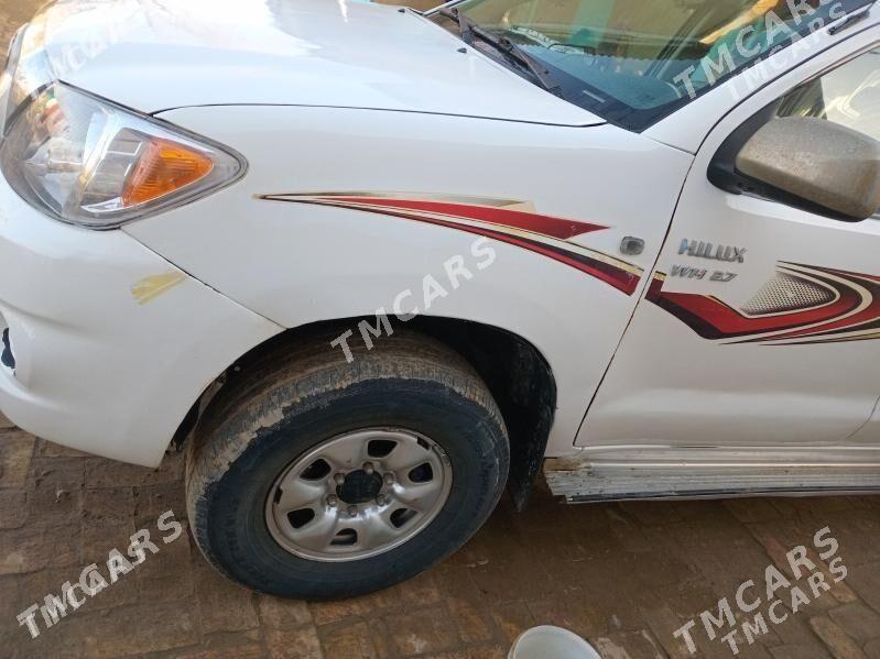 Toyota Hilux 2006 - 220 000 TMT - Ёлётен - img 4