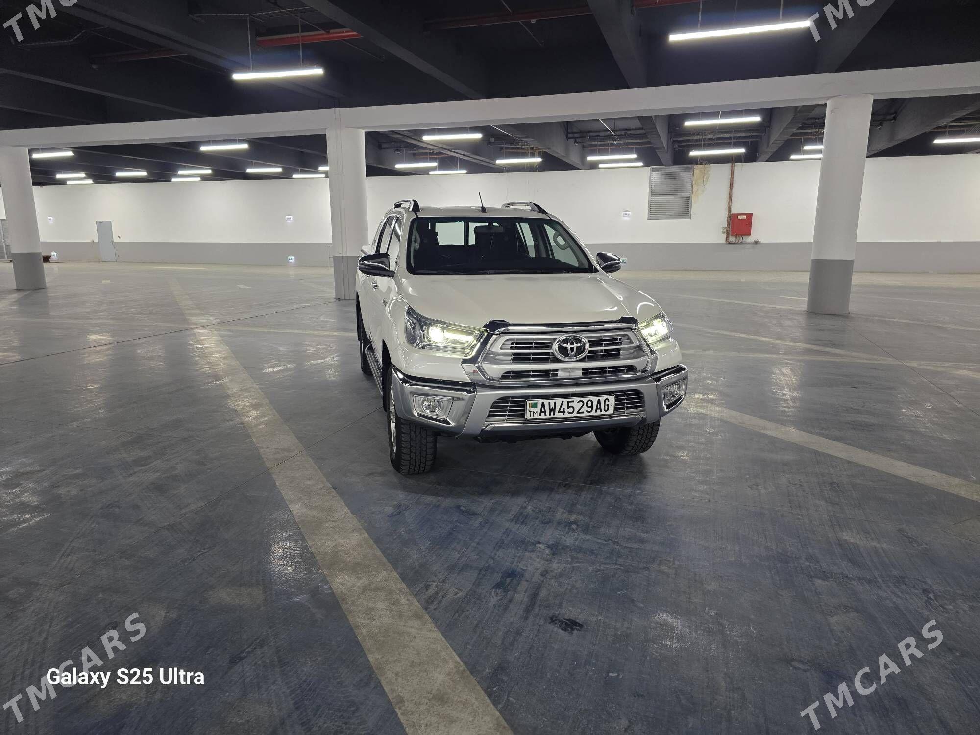 Toyota Hilux 2022 - 580 000 TMT - Büzmeýin - img 2