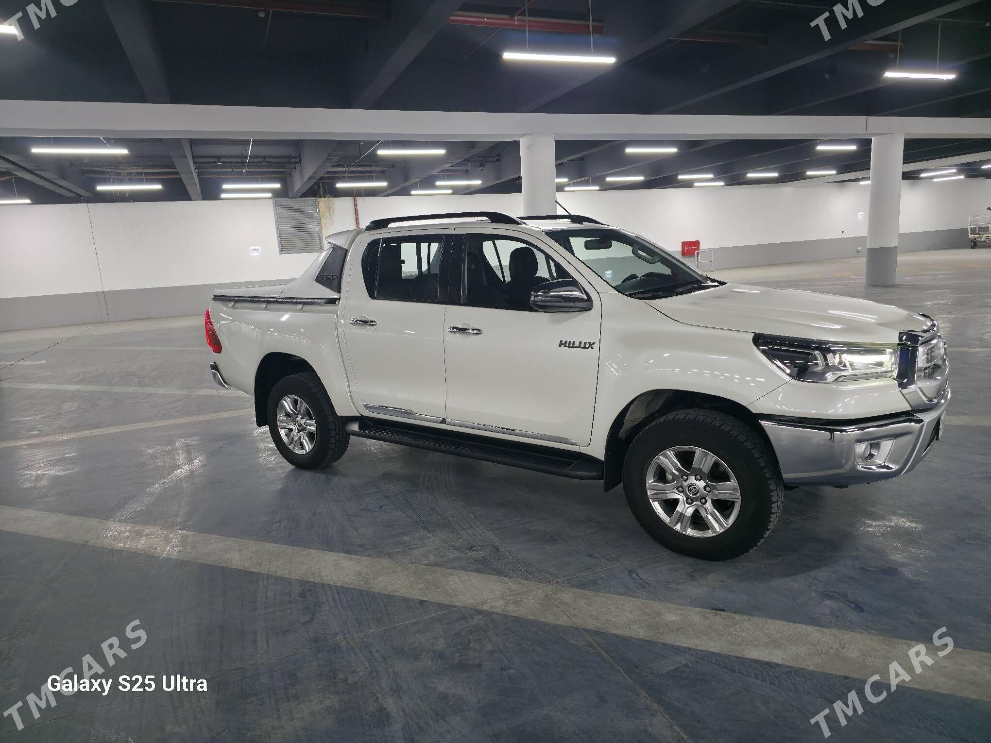 Toyota Hilux 2022 - 580 000 TMT - Büzmeýin - img 3