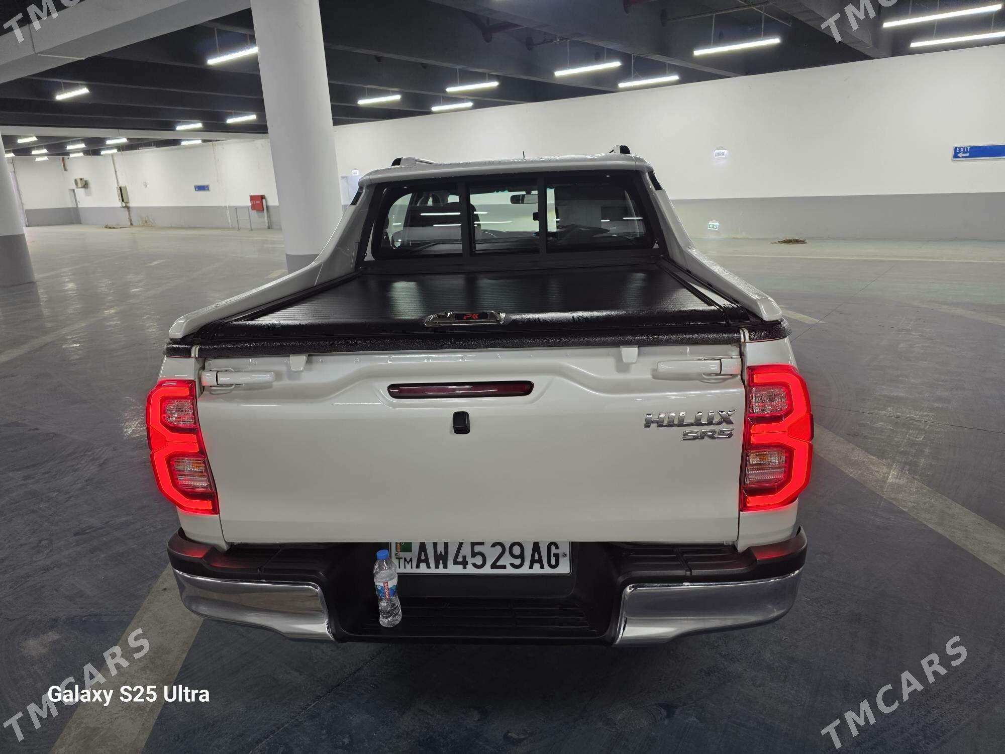 Toyota Hilux 2022 - 580 000 TMT - Büzmeýin - img 4