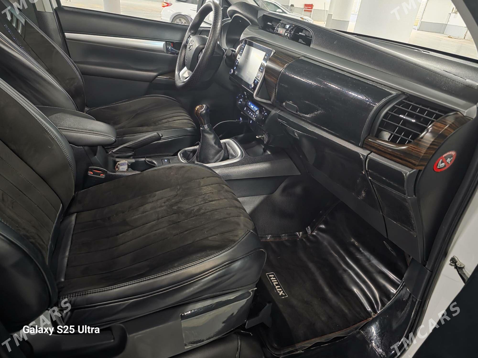 Toyota Hilux 2022 - 580 000 TMT - Büzmeýin - img 6