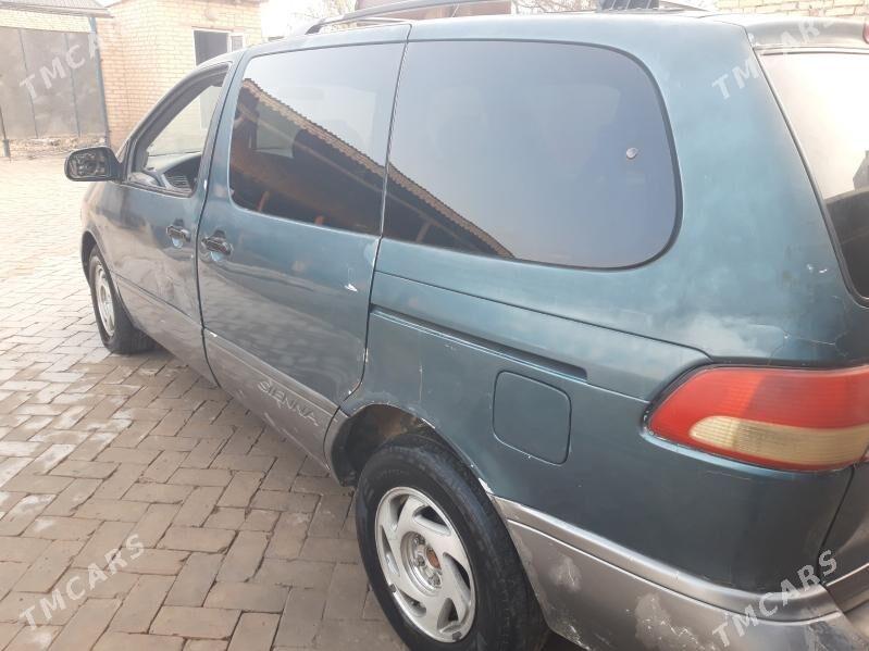 Toyota Sienna 2000 - 120 000 TMT - Гарабекевюл - img 3