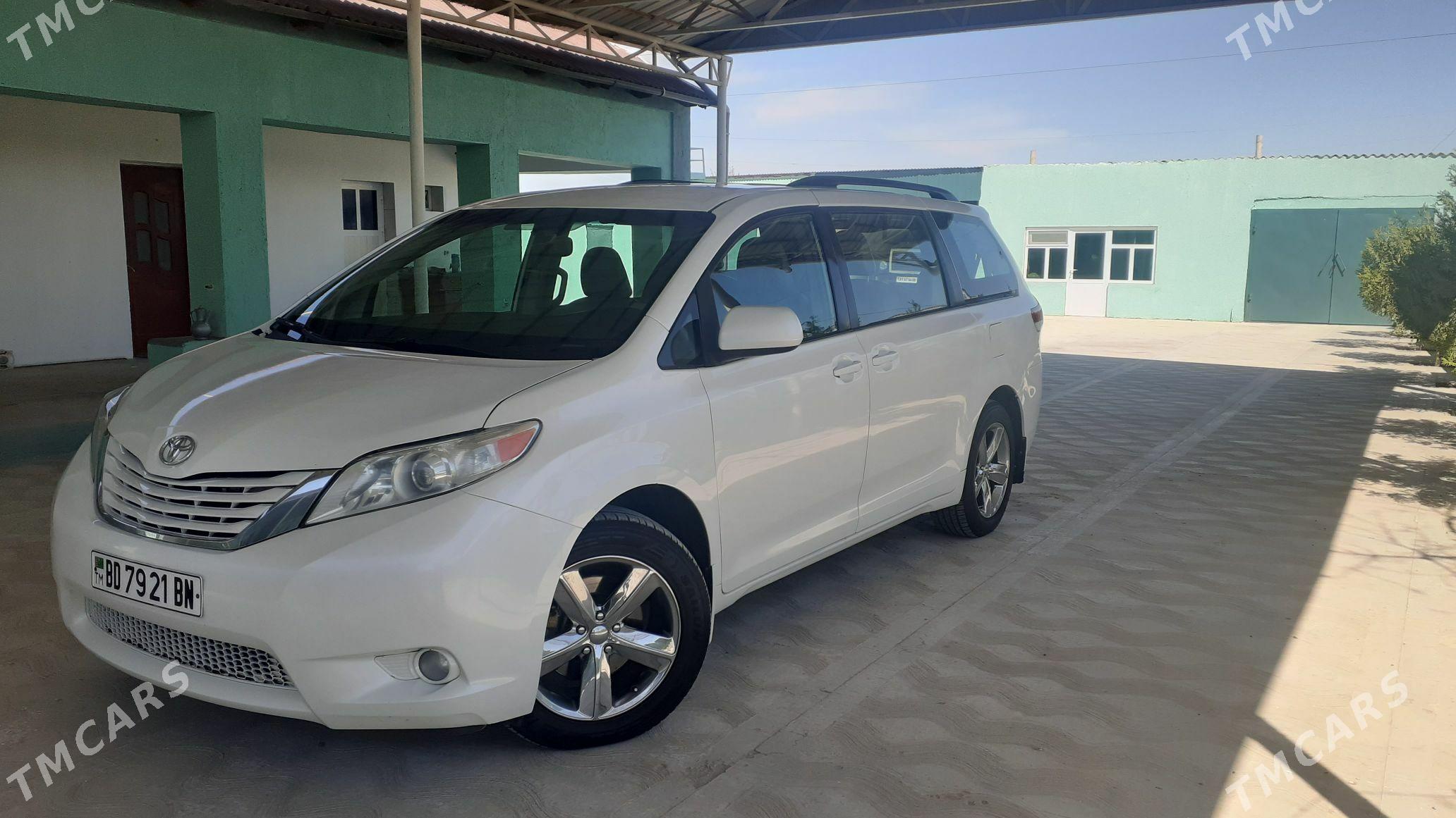 Toyota Sienna 2011 - 300 000 TMT - Bereket - img 1