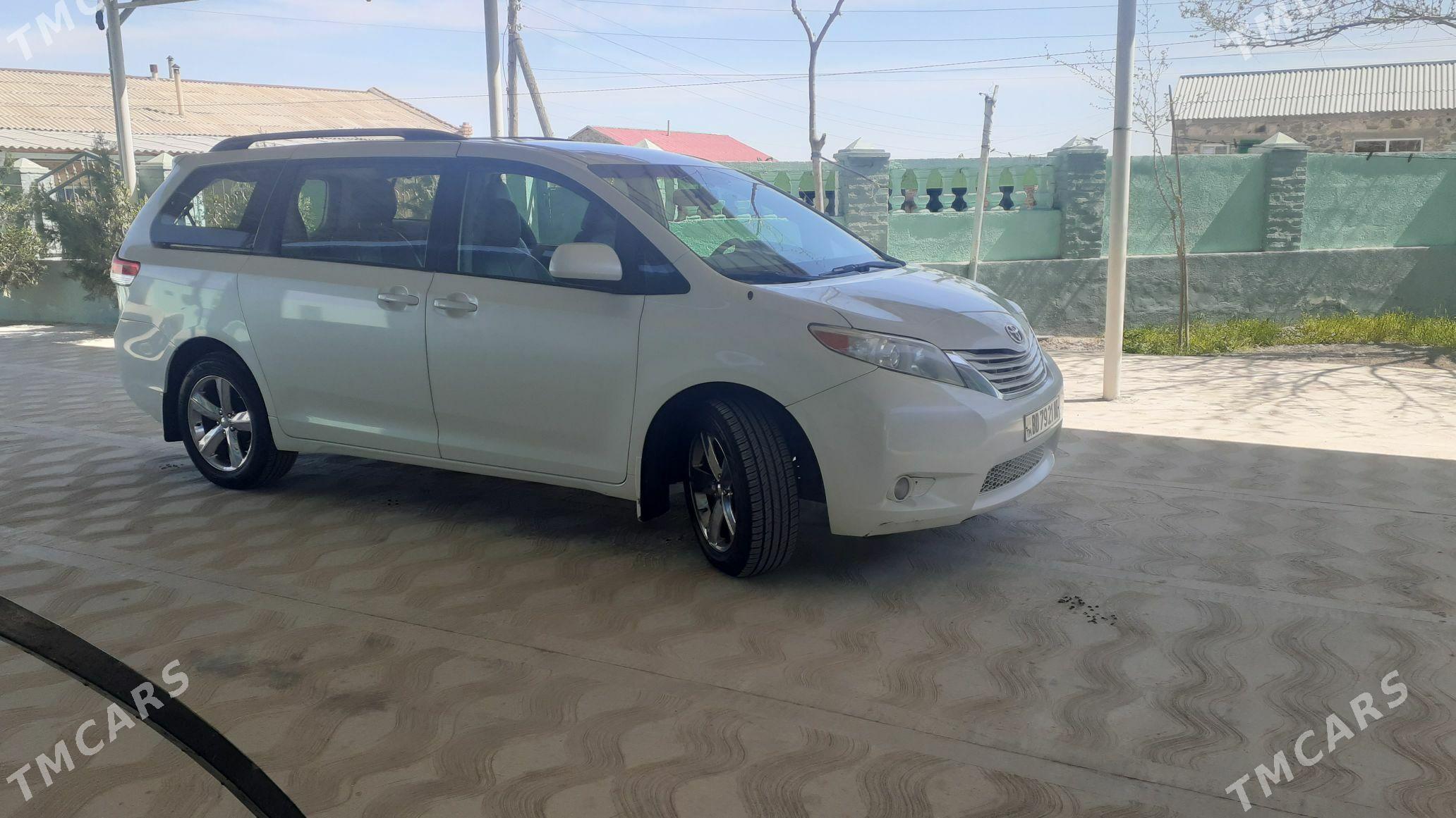 Toyota Sienna 2011 - 300 000 TMT - Bereket - img 4