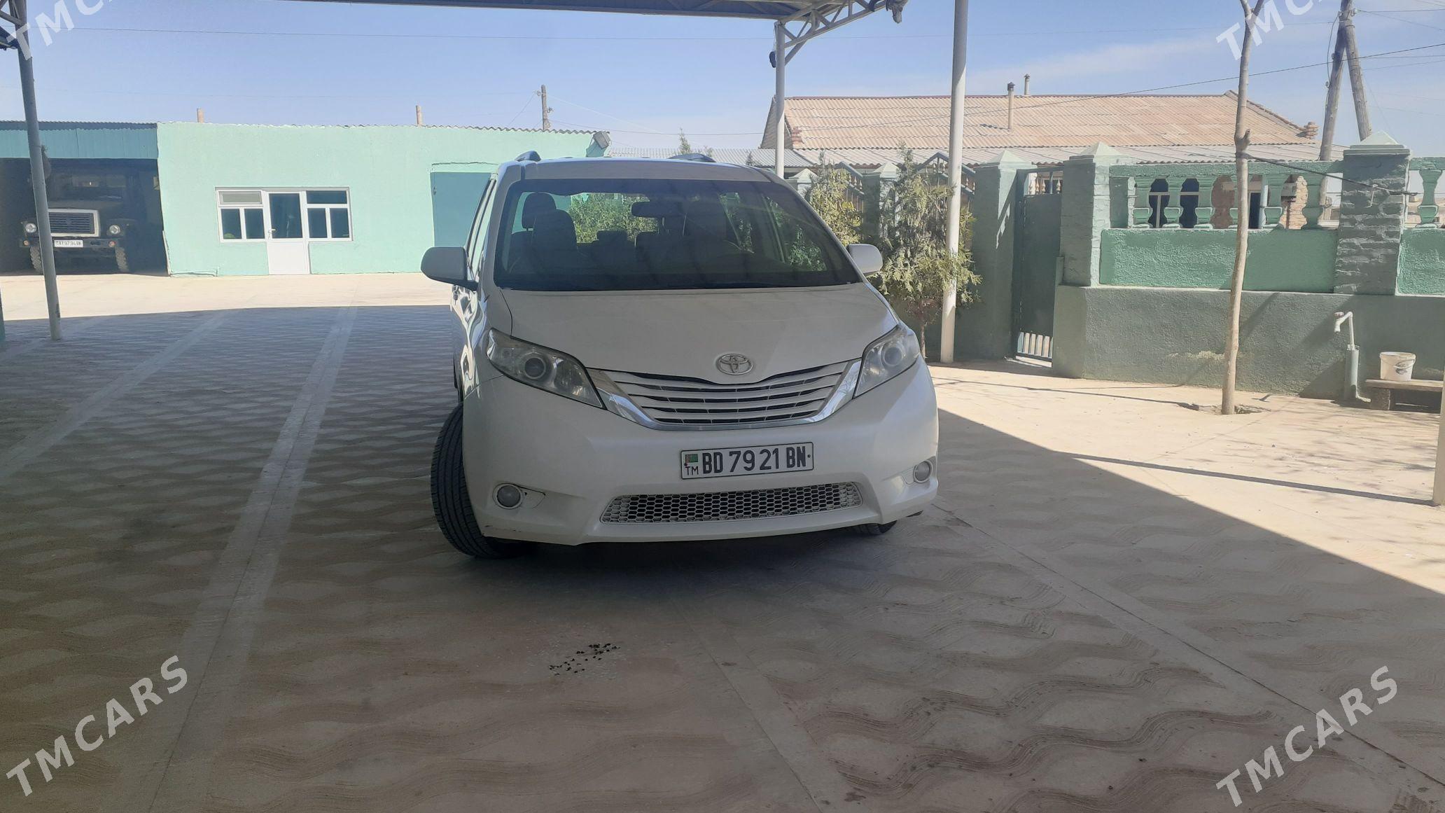 Toyota Sienna 2011 - 300 000 TMT - Bereket - img 5