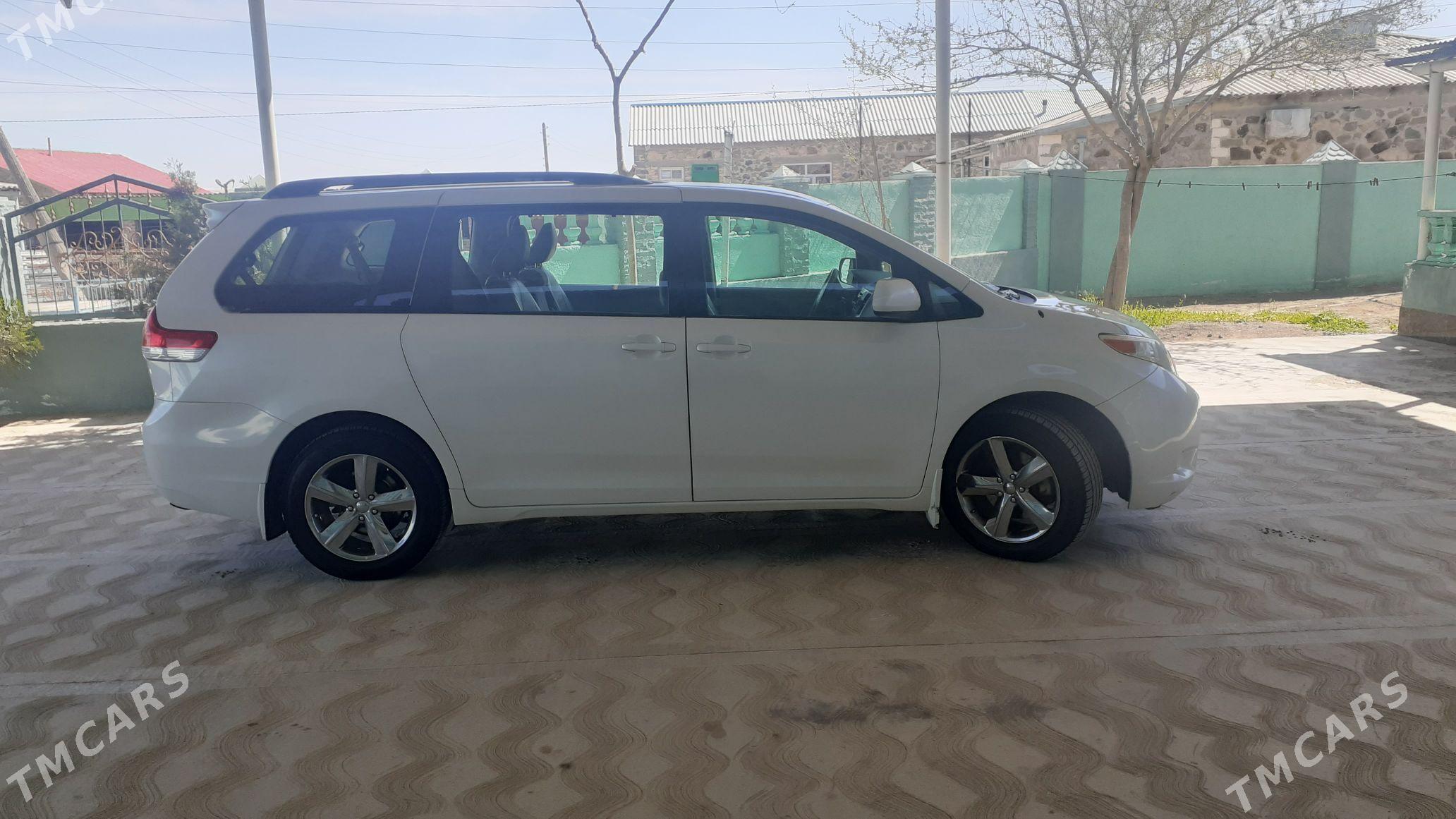 Toyota Sienna 2011 - 300 000 TMT - Bereket - img 6