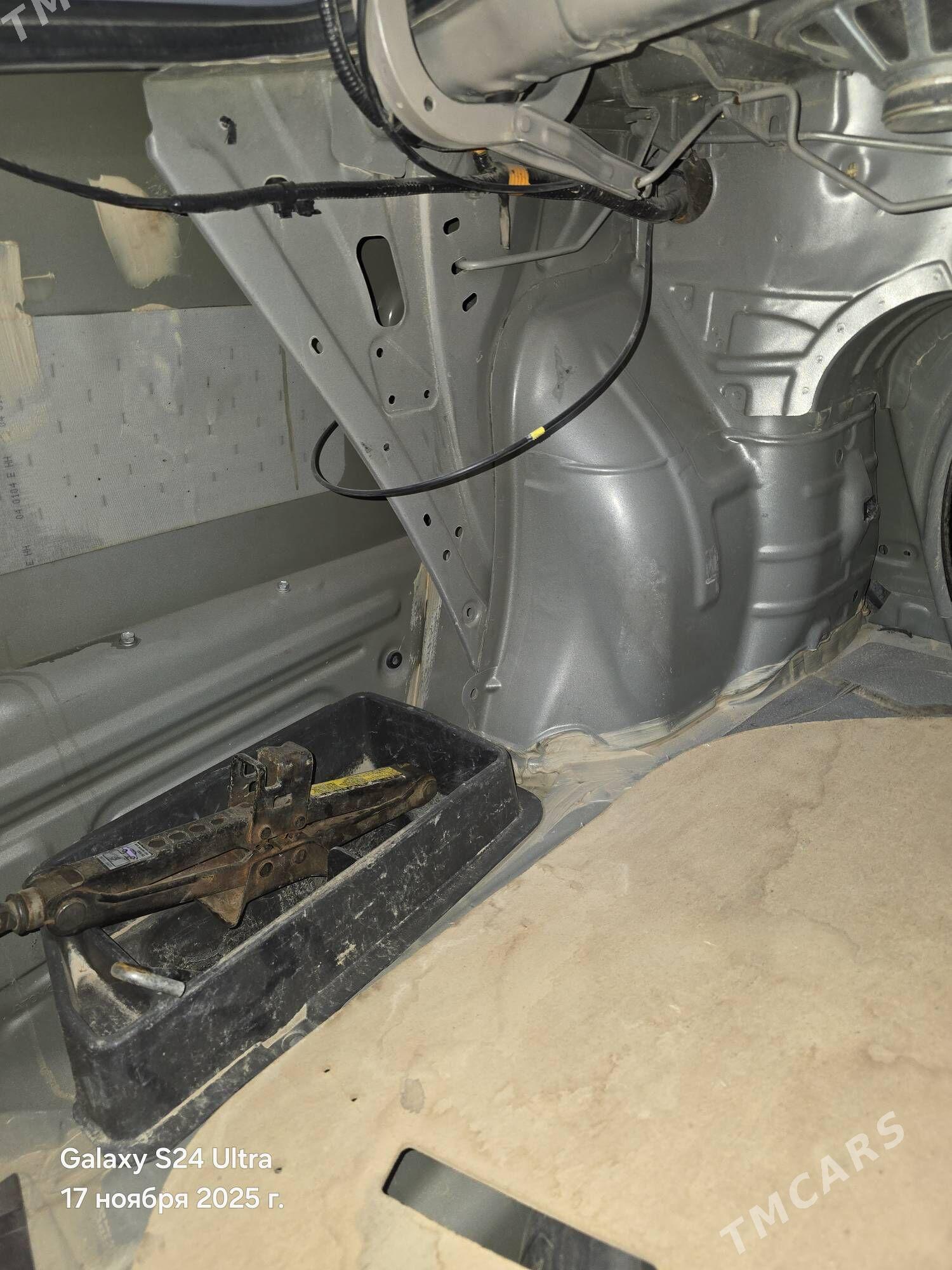 Toyota Camry 2004 - 192 000 TMT - Кёнеургенч - img 7