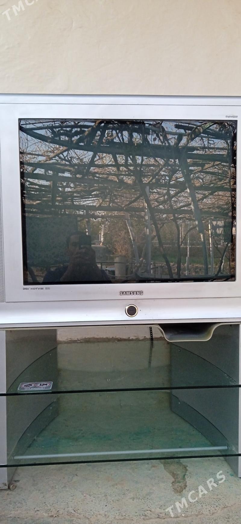 Telewizor pastawkasy bilen - Кëши - img 3