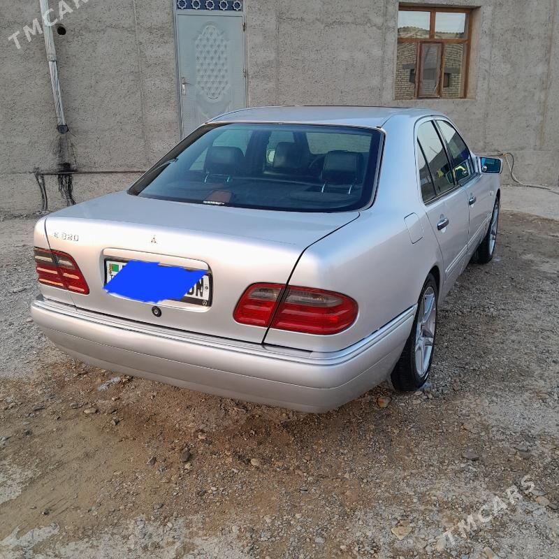 Mercedes-Benz E320 1996 - 60 000 TMT - Гызыларбат - img 7