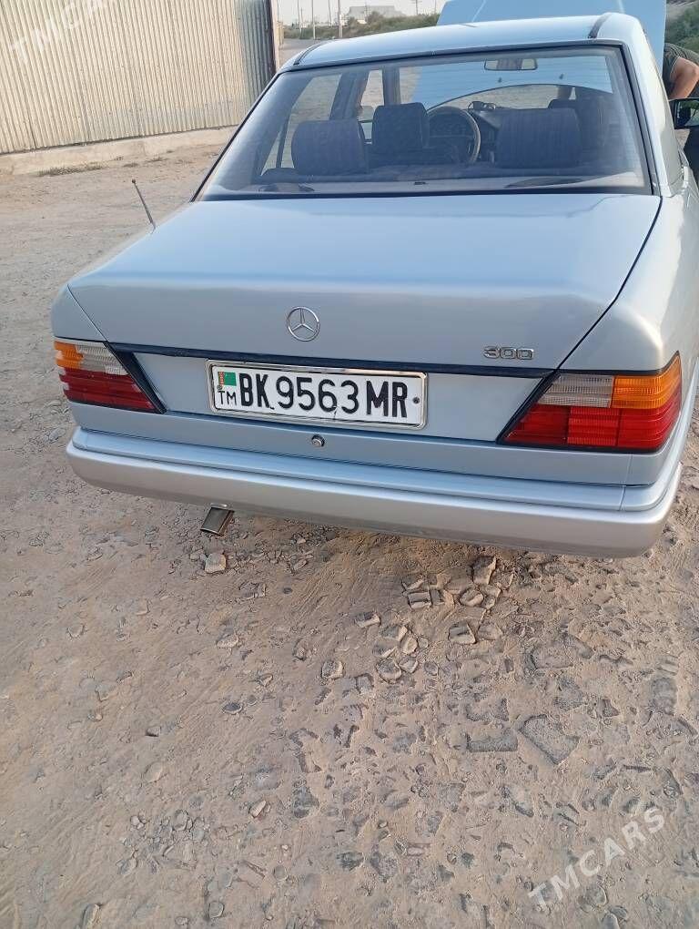 Mercedes-Benz 300E 1989 - 60 000 TMT - Мары - img 3