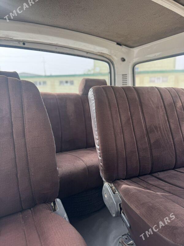 Toyota Hiace 2005 - 85 000 TMT - Мары - img 4