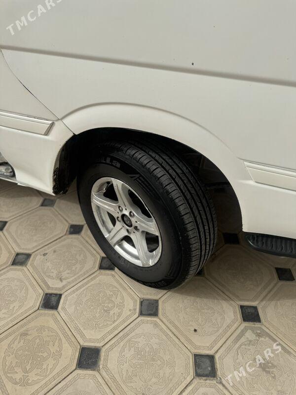 Toyota Hiace 2005 - 85 000 TMT - Мары - img 3