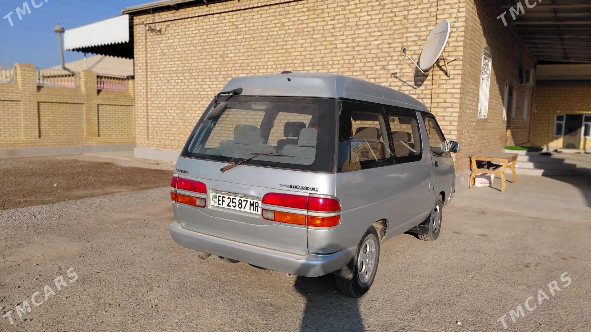 Toyota Town Ace 1992 - 35 000 TMT - Мары - img 3