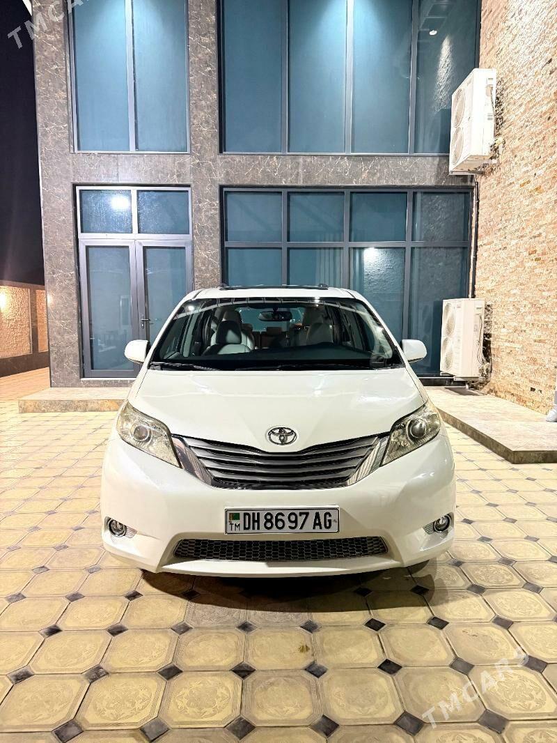 Toyota Sienna 2017 - 420 000 TMT - Багир - img 1