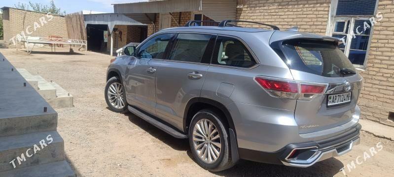 Toyota Highlander 2016 - 365 000 TMT - Мары - img 4
