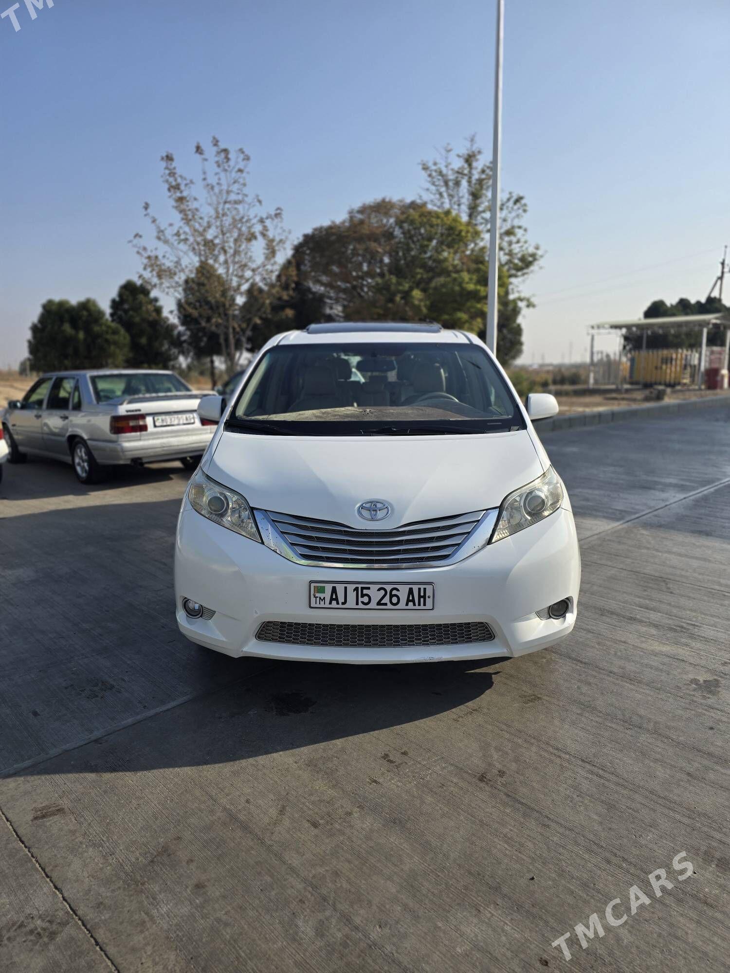 Toyota Sienna 2010 - 305 000 TMT - Улица Г. Кулиева (Объездная) - img 2