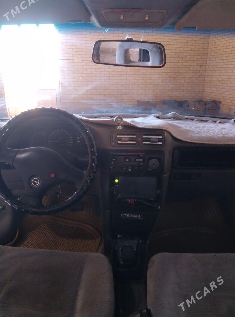 Opel Vectra 1989 - 30 000 TMT - Чарджоу - img 3