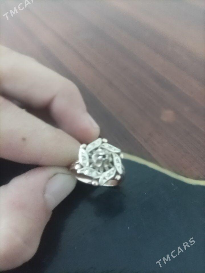 Gyzyl yuzuk - Этрек - img 2