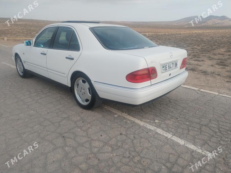 Mercedes-Benz E320 1999 - 150 000 TMT - Туркменбаши - img 5