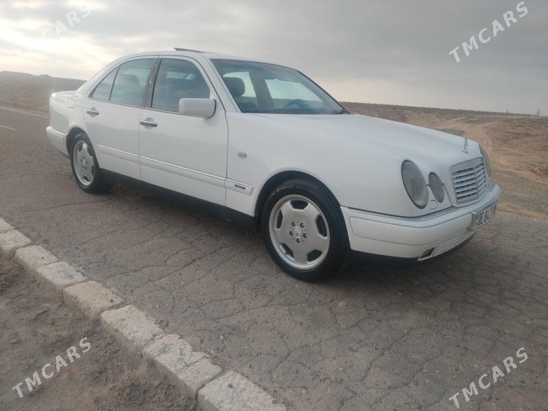 Mercedes-Benz E320 1999 - 150 000 TMT - Туркменбаши - img 2