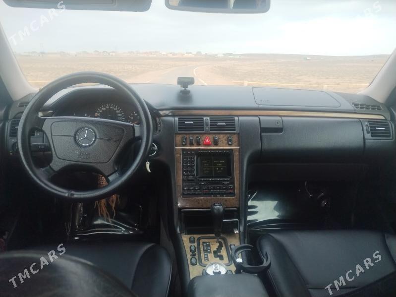 Mercedes-Benz E320 1999 - 150 000 TMT - Туркменбаши - img 6