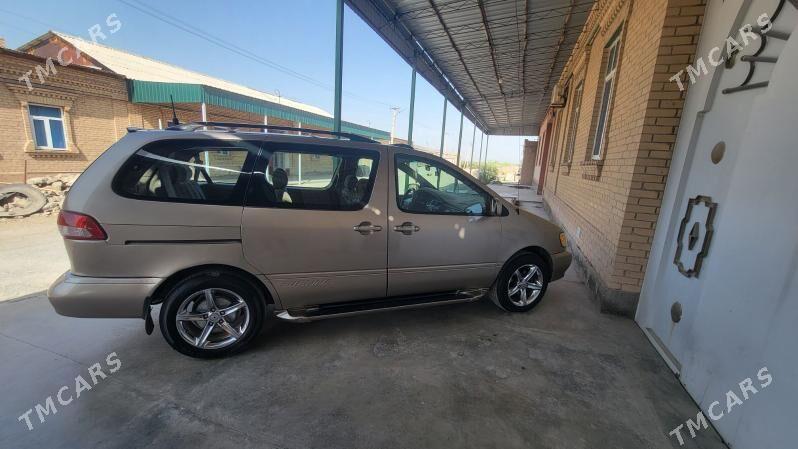 Toyota Sienna 2001 - 170 000 TMT - Türkmenabat - img 4