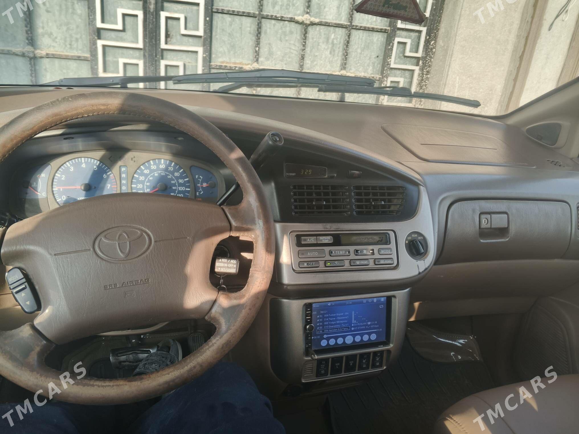 Toyota Sienna 2002 - 160 000 TMT - Сакар - img 4