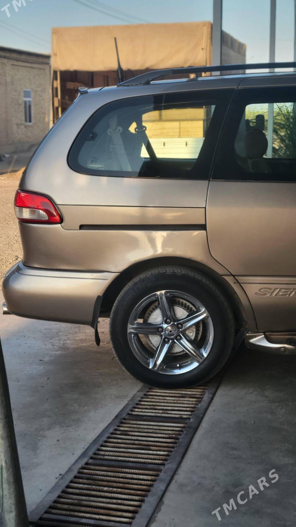 Toyota Sienna 2001 - 170 000 TMT - Türkmenabat - img 2