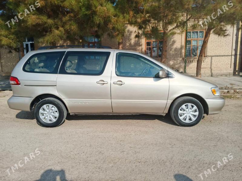 Toyota Sienna 2002 - 160 000 TMT - Сакар - img 3