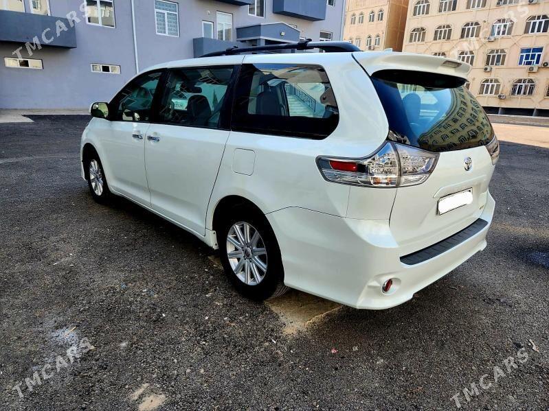 Toyota Sienna 2019 - 420 000 TMT - Baýramaly - img 9