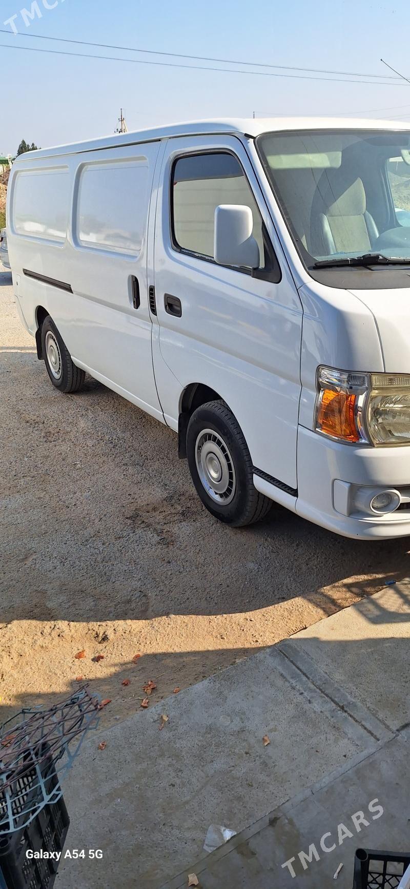 Nissan Urvan 2010 - 200 000 TMT - Ak bugdaý etraby - img 2