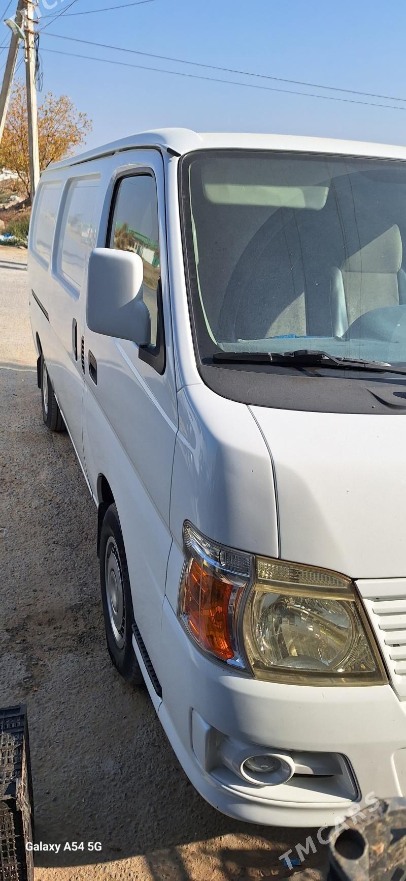 Nissan Urvan 2010 - 200 000 TMT - Ak bugdaý etraby - img 5