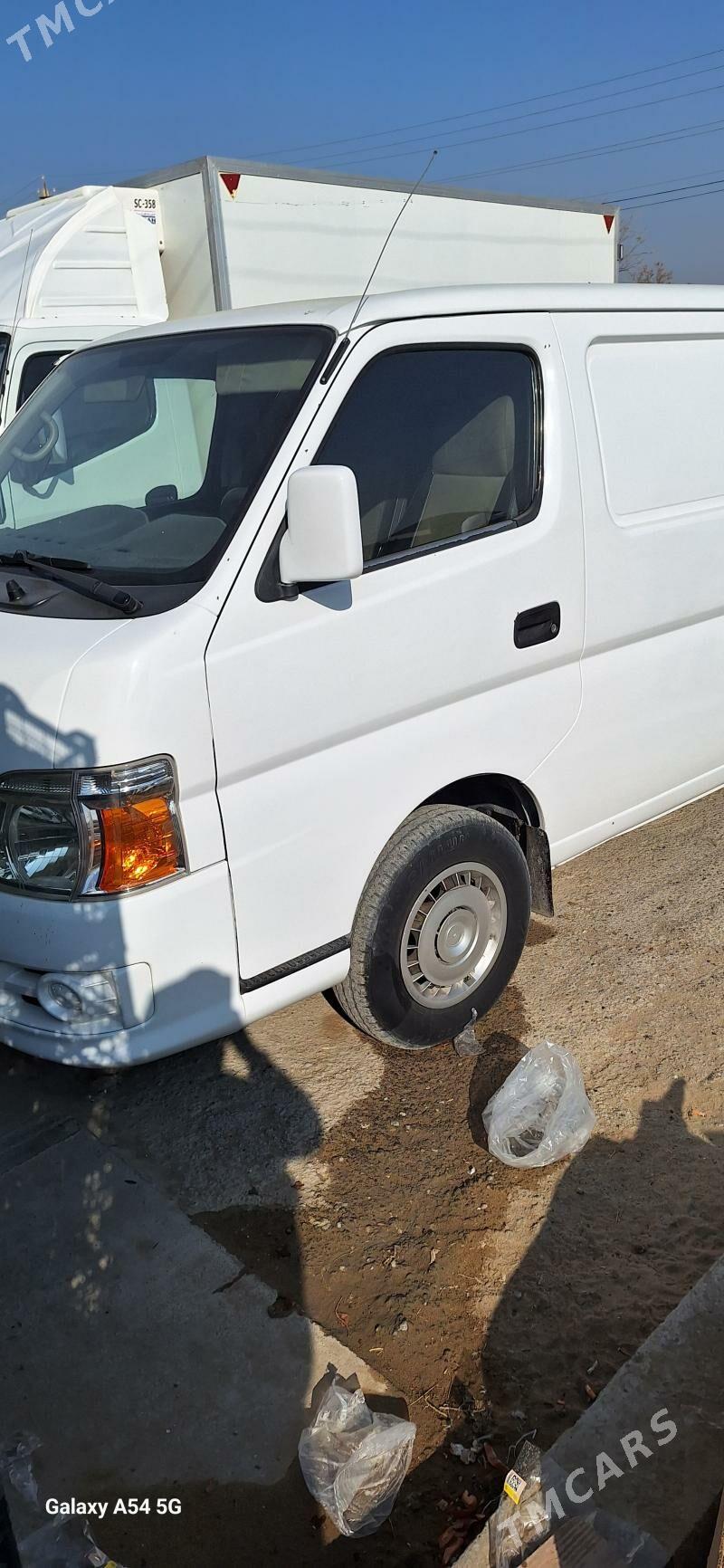 Nissan Urvan 2010 - 200 000 TMT - Ak bugdaý etraby - img 4