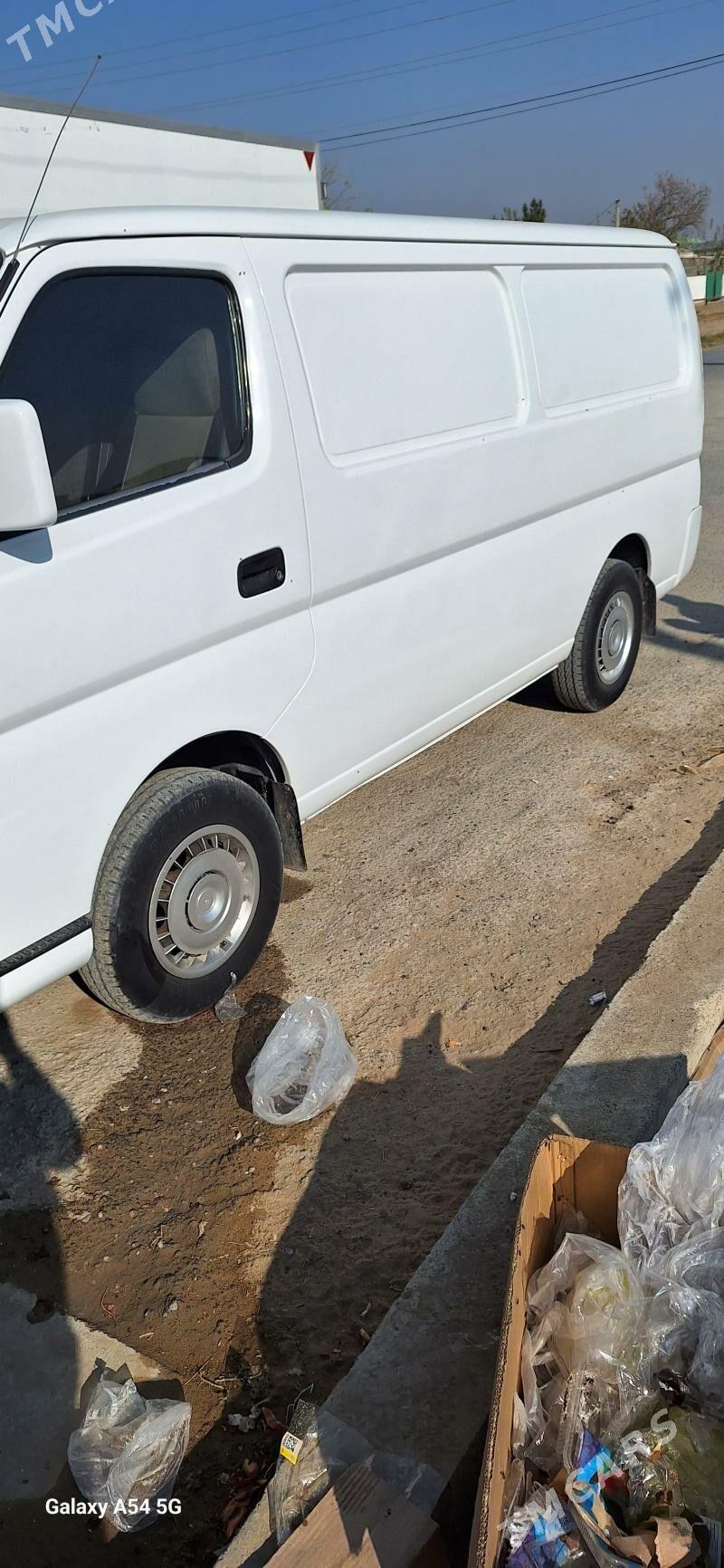 Nissan Urvan 2010 - 200 000 TMT - Ak bugdaý etraby - img 3