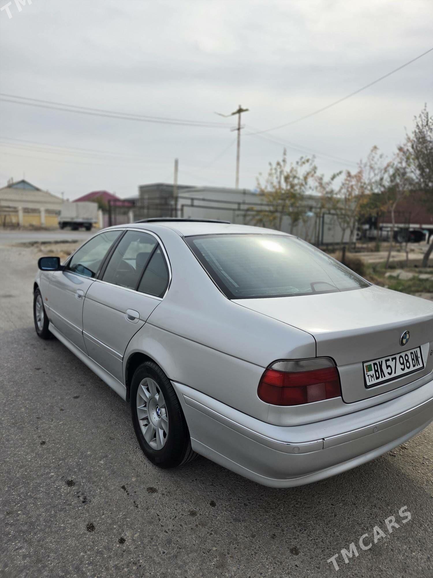 BMW E39 1999 - 100 000 TMT - Балканабат - img 4