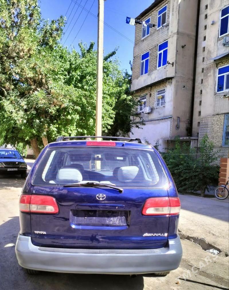 Toyota Sienna 2001 - 170 000 TMT - Köneürgenç - img 6