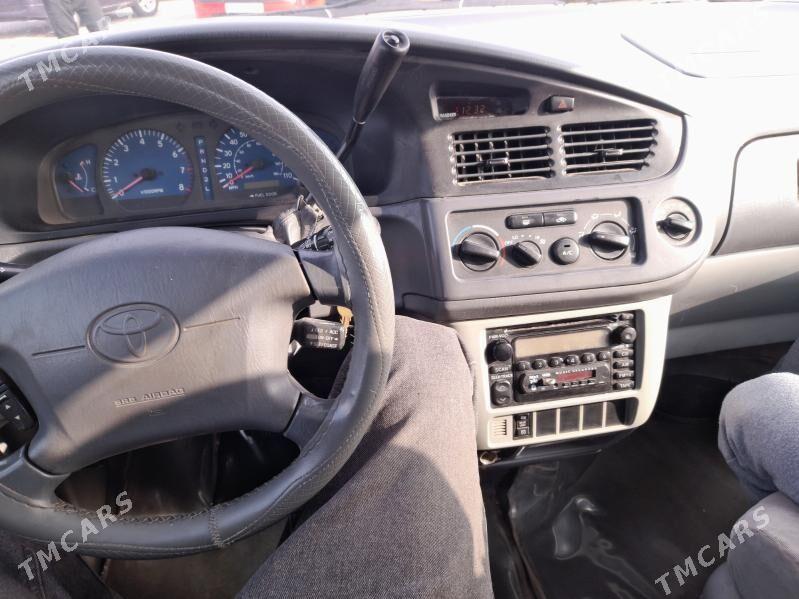 Toyota Sienna 2001 - 170 000 TMT - Köneürgenç - img 7