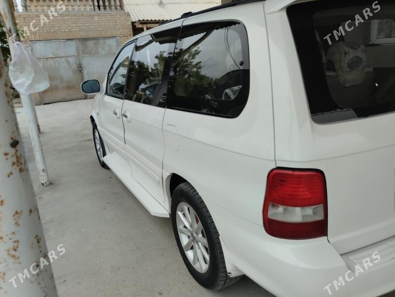 Kia Carnival 2001 - 100 000 TMT - Дашогуз - img 3