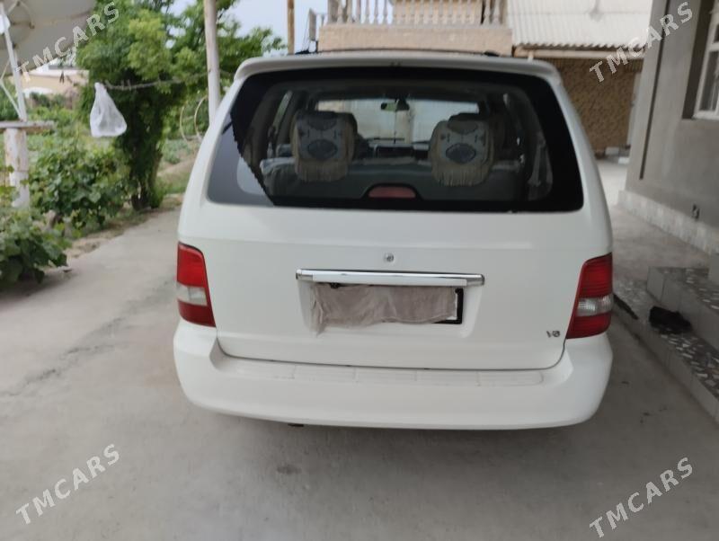 Kia Carnival 2001 - 100 000 TMT - Дашогуз - img 4