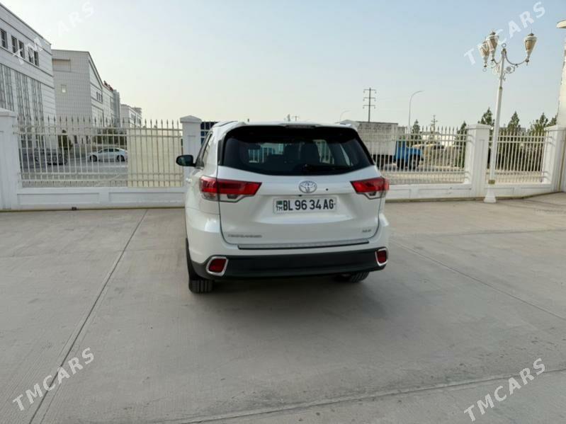 Toyota Highlander 2018 - 500 000 TMT - Гарадамак - img 3