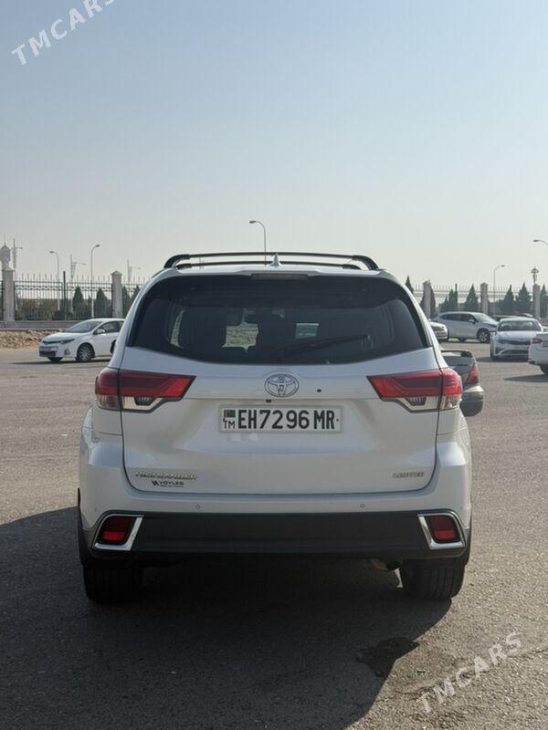 Toyota Highlander 2018 - 520 000 TMT - Мары - img 3