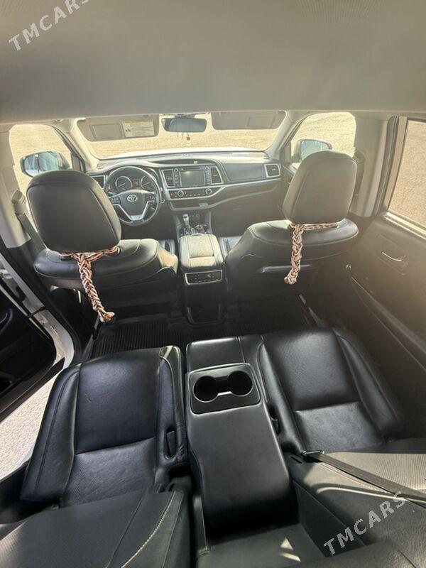 Toyota Highlander 2018 - 520 000 TMT - Мары - img 4