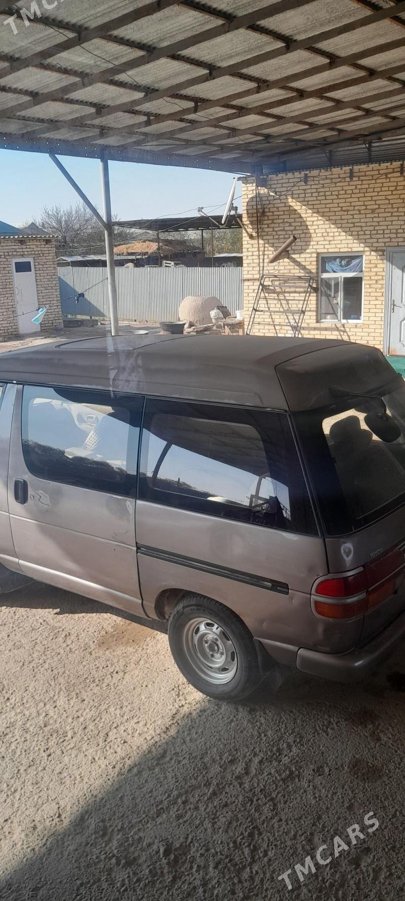 Toyota Hiace 1995 - 25 000 TMT - Мары - img 3