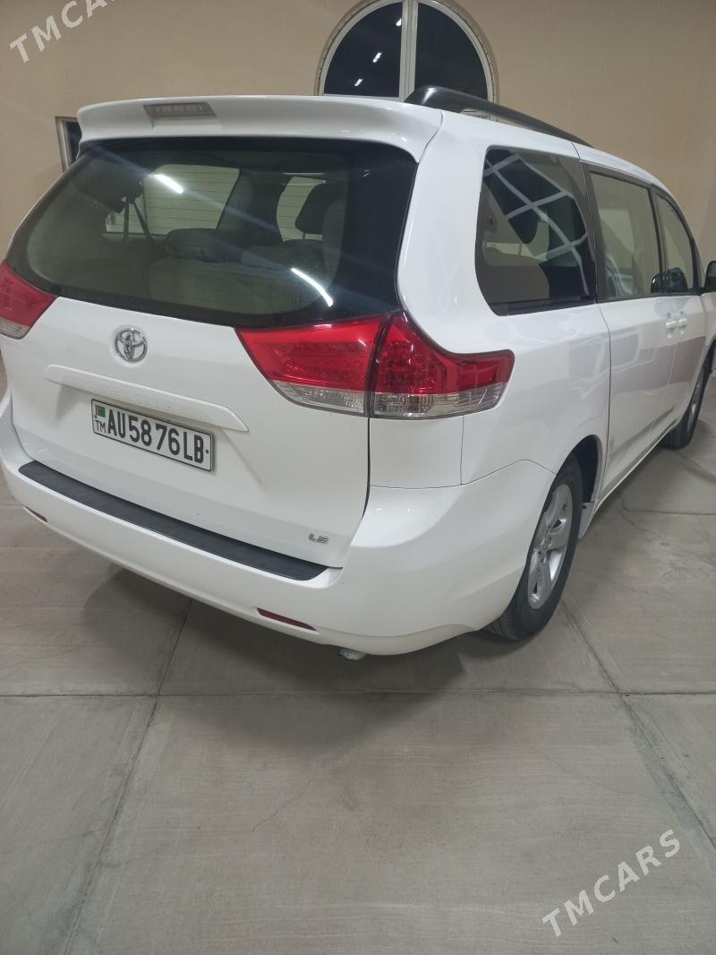 Toyota Sienna 2012 - 270 000 TMT - Türkmenabat - img 3