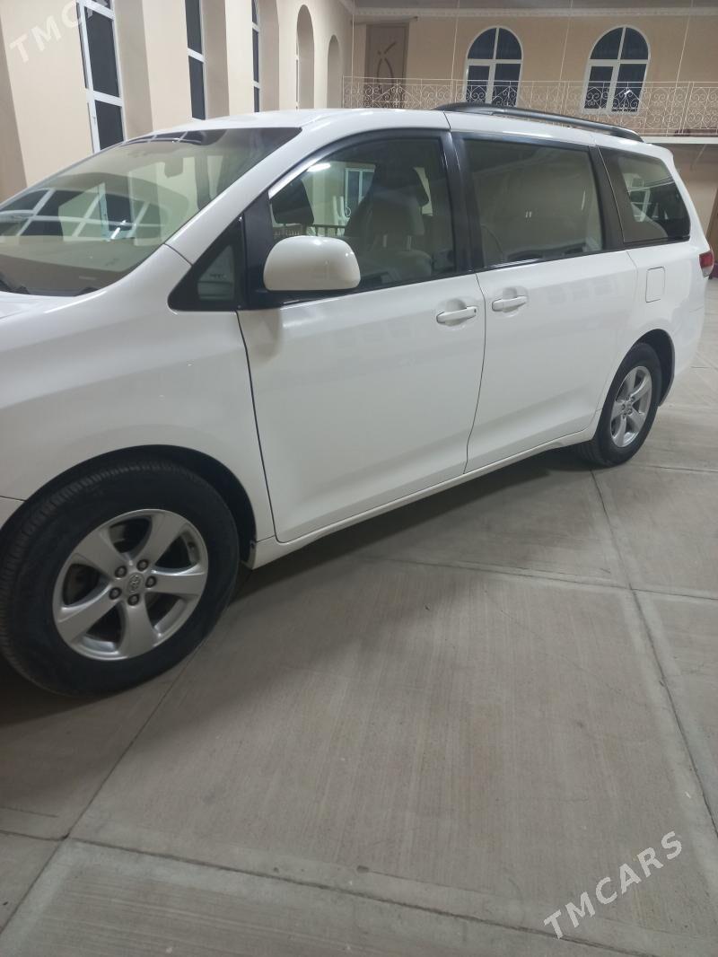 Toyota Sienna 2012 - 270 000 TMT - Türkmenabat - img 2