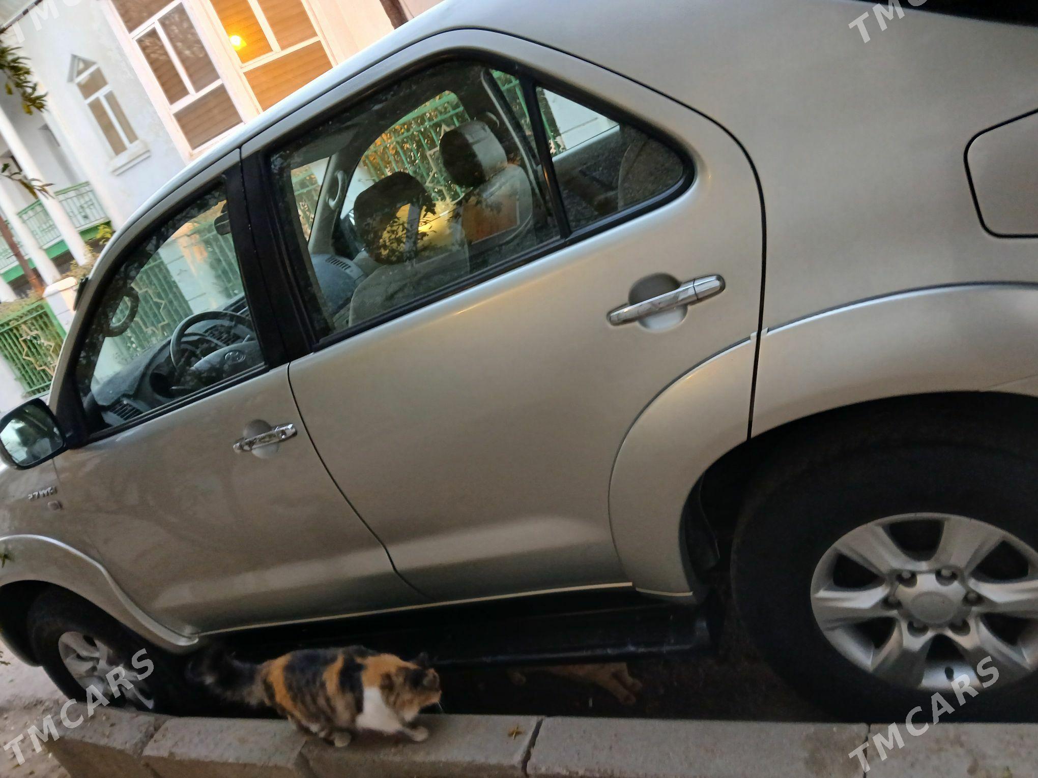 Toyota Fortuner 2006 - 263 000 TMT - Туркменбаши - img 1