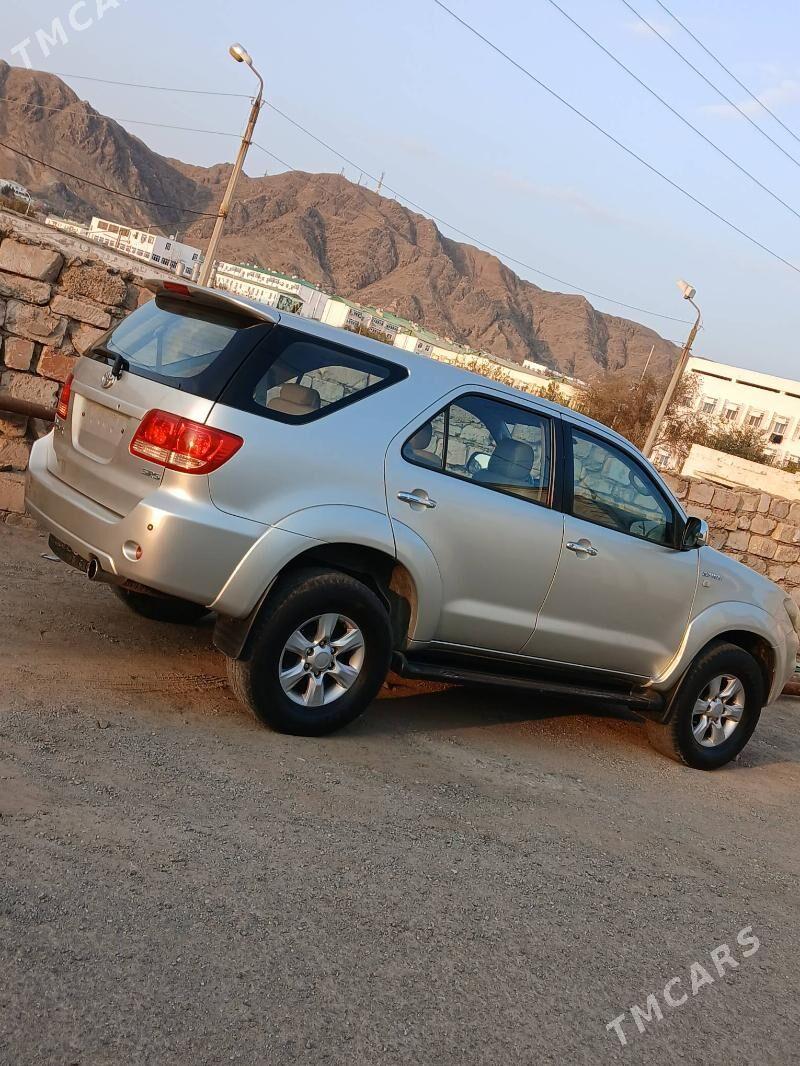 Toyota Fortuner 2006 - 263 000 TMT - Туркменбаши - img 3