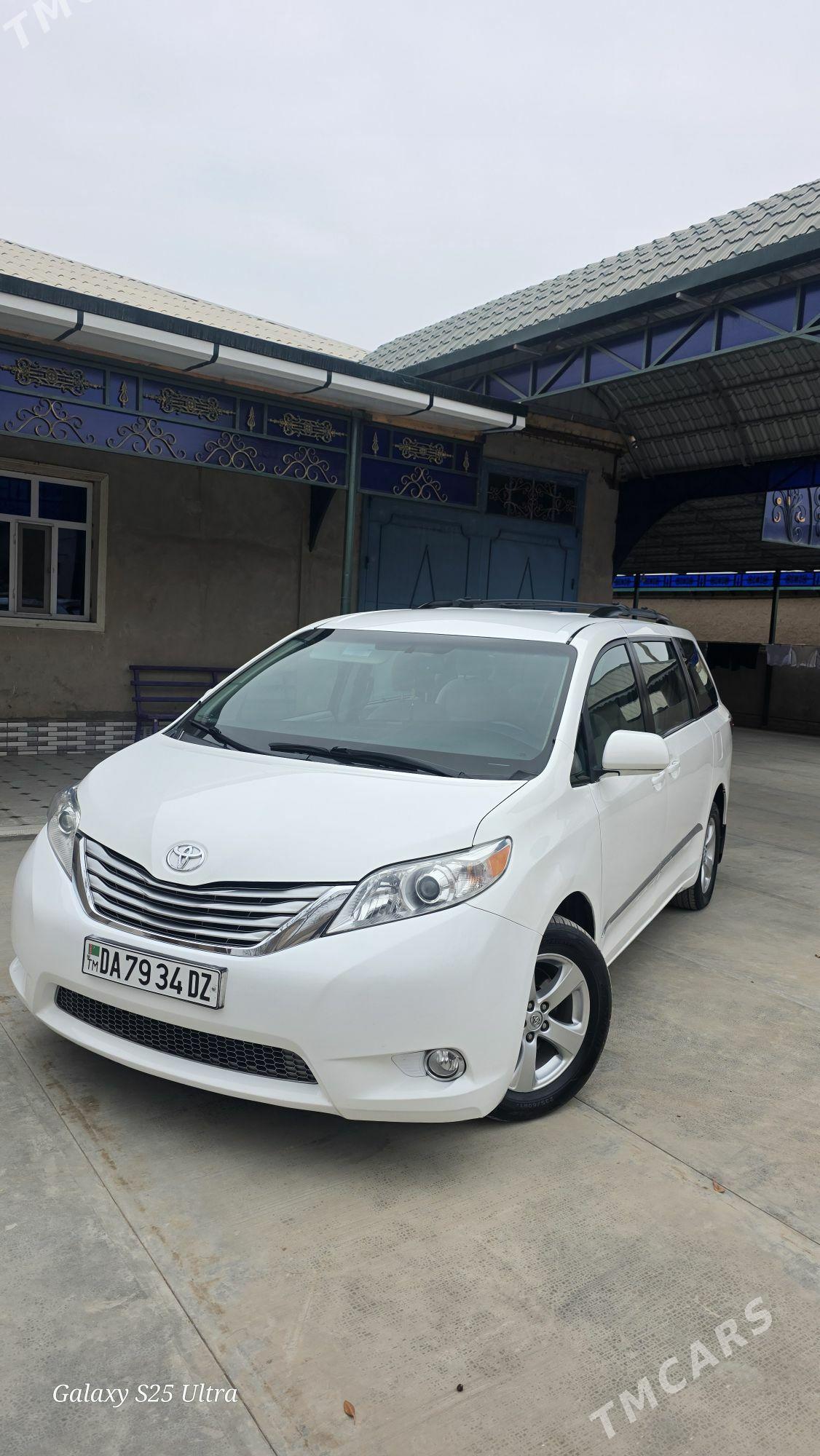 Toyota Sienna 2017 - 380 000 TMT - Şabat etr. - img 5