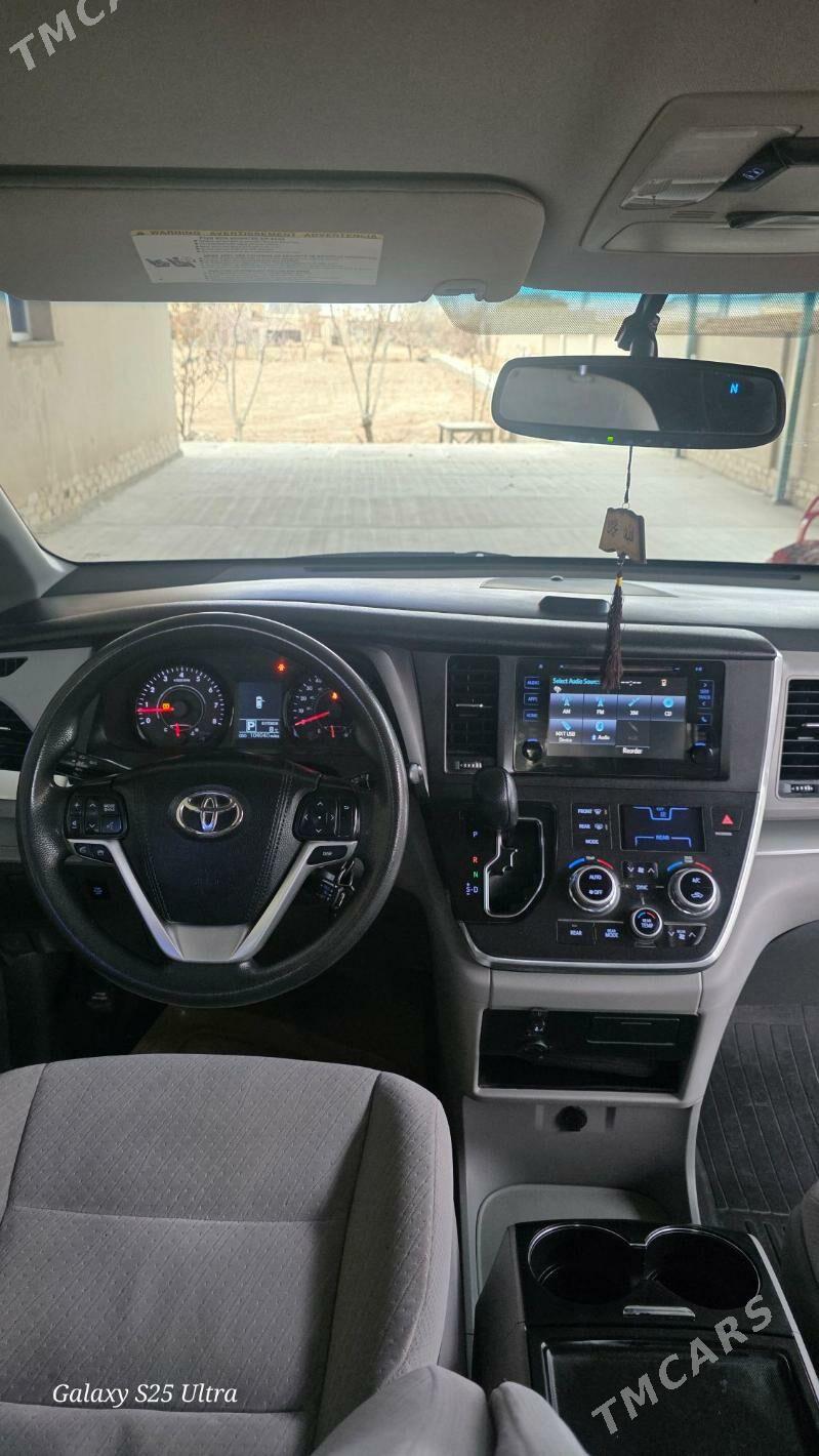 Toyota Sienna 2017 - 380 000 TMT - Şabat etr. - img 6